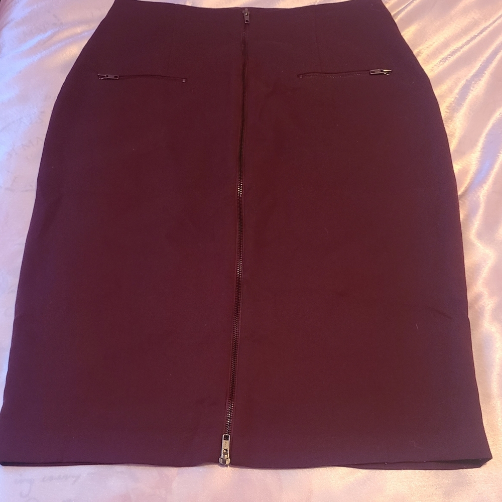 Worthington pencil skirt maroon  full zipper down front size 14T